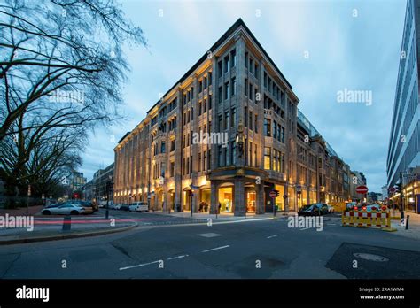 Dusseldorf Königsallee, 34A .